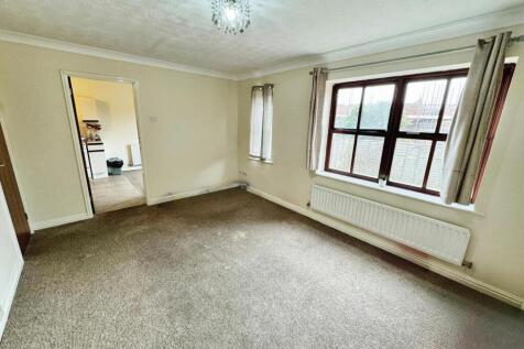 Fernwood Close, Telford TF1 2 bed terraced house for sale