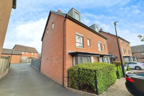 4 bedroom semi-detached house for sale