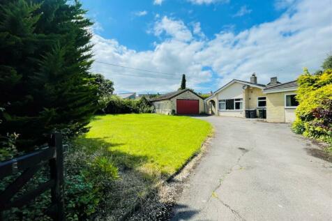 4 bedroom detached bungalow for sale