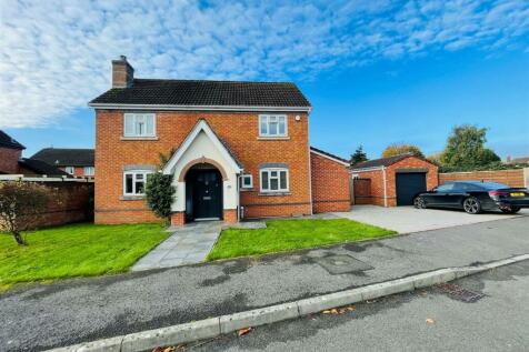 4 bedroom detached house for sale