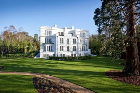 Portsmouth Road, Esher, Surrey, KT10 2 bed flat for sale