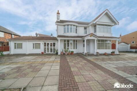 5 bed detached house