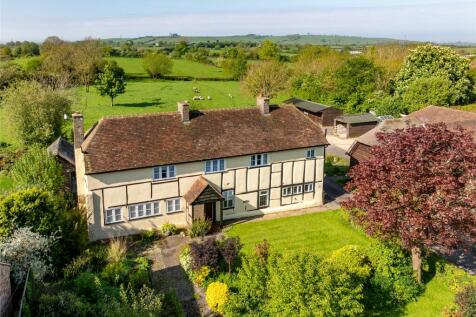 4 bedroom equestrian property for sale