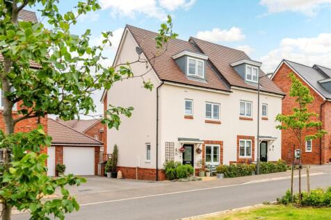 Homestead Lane, Steeple Claydon... 4 bed house for sale