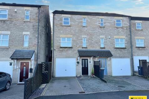 3 bedroom town house for sale