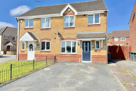 3 bedroom semi-detached house for sale