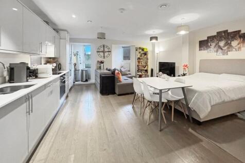 Studio flat for sale