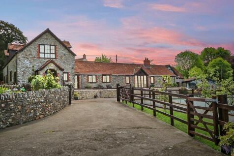 5 bedroom equestrian property for sale