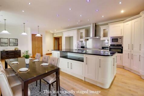 6 bedroom detached house for sale