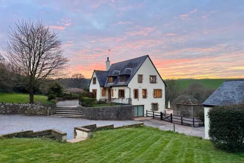 6 bedroom detached house for sale