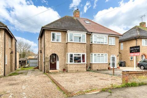 King Georges Drive, New Haw. 3 bed semi