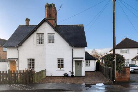 4 bedroom semi-detached house for sale