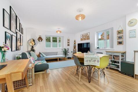 2 bedroom ground floor flat for sale