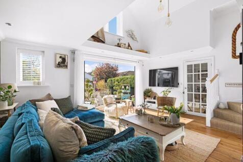 2 bedroom detached house for sale