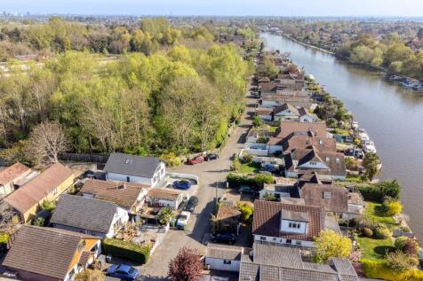 2 bedroom detached house for sale