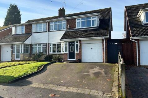 3 bedroom semi-detached house for sale