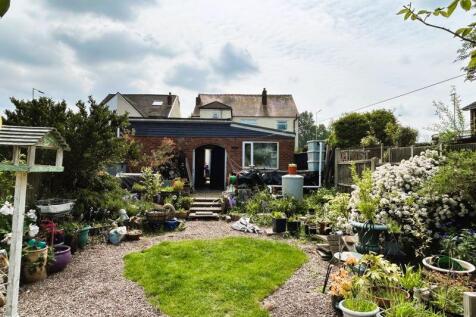Watling Street, Brownhills, Walsall... 3 bed semi
