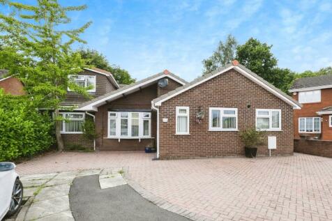 6 bedroom detached bungalow for sale