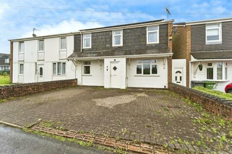 4 bedroom semi-detached house for sale