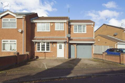 4 bedroom semi-detached house for sale