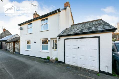 3 bedroom link detached house for sale