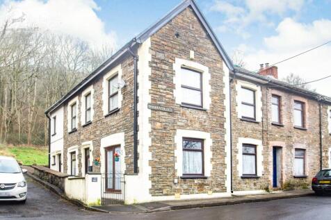 4 bedroom end of terrace house for sale