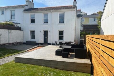 4 bedroom semi-detached house for sale