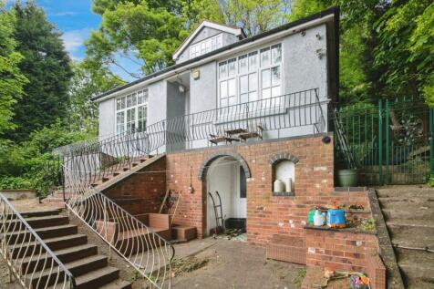 4 bedroom detached bungalow for sale