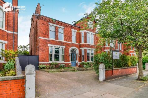 6 bedroom detached house for sale
