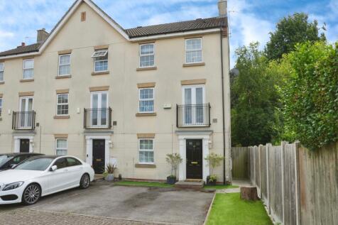 4 bedroom town house for sale