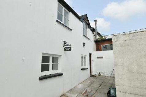 3 bedroom maisonette for sale