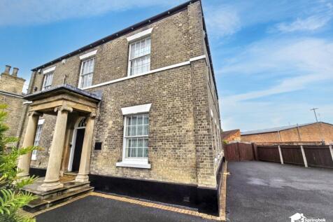 6 bedroom detached house for sale