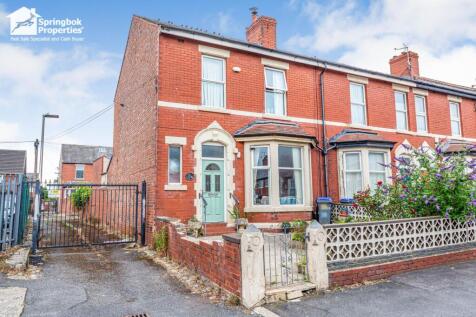 3 bedroom end of terrace house for sale