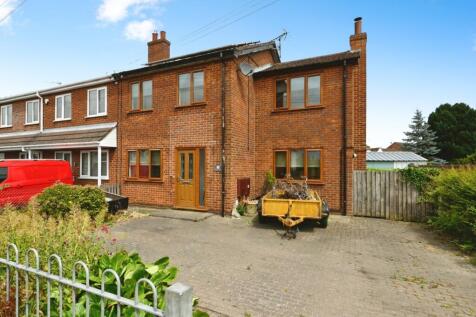 3 bedroom semi-detached house for sale