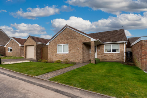 Cedar Close, Chard 2 bed detached bungalow for sale