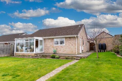 Cedar Close, Chard 2 bed detached bungalow for sale