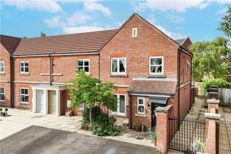 Verity Walk, Harrogate, HG2 3 bed end of terrace house for sale
