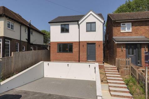 DETACHED FAMILY HOME & DETACHED... 3 bed detached house for sale