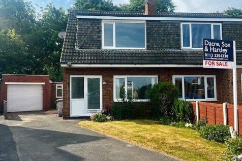 Highwood Grove, Leeds, West... 3 bed semi