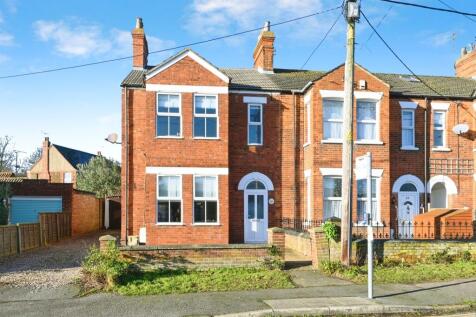 3 bedroom end of terrace house for sale