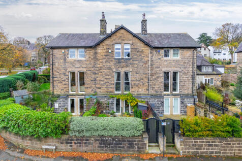 Wells Walk, Ilkley, West Yorkshire, LS29 3 bed terraced house for sale