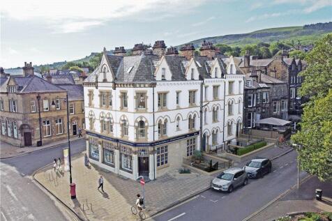 The Grove, Ilkley, West Yorkshire, LS29 2 bed penthouse for sale