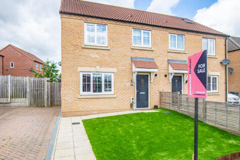 3 bedroom semi-detached house for sale