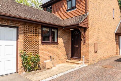 3 bedroom link detached house for sale