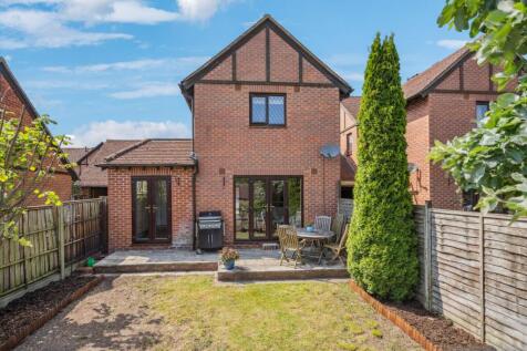 Old Station Way, Wooburn Green, HP10 3 bed detached house for sale