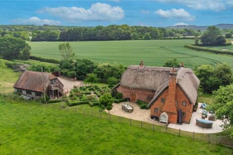 Headley, Thatcham, Berkshire, RG19 5 bed detached house for sale