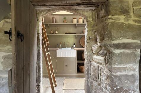 3 bedroom cottage for sale