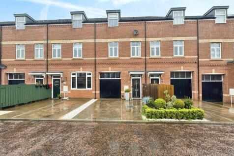 3 bedroom town house for sale