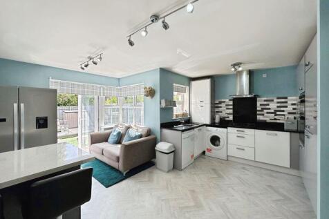 4 bedroom semi-detached house for sale