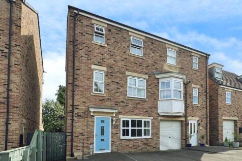 4 bedroom semi-detached house for sale